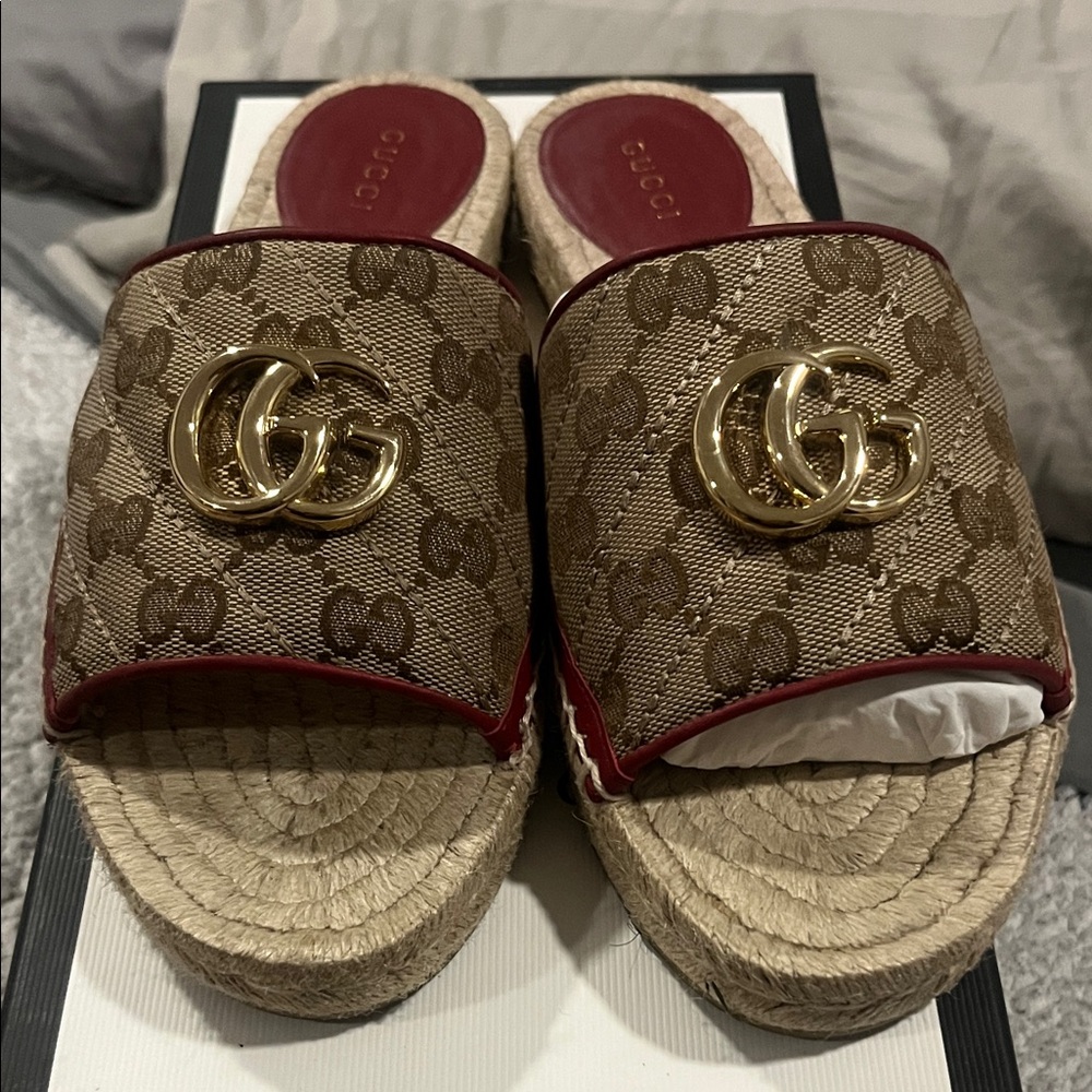 Gucci Women's Beige and Red Espadrille Slides - Picture 7 of 11